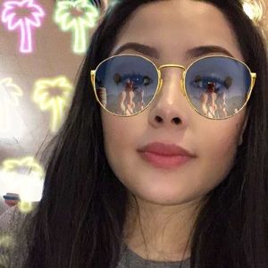 Meet your Posher, Ana